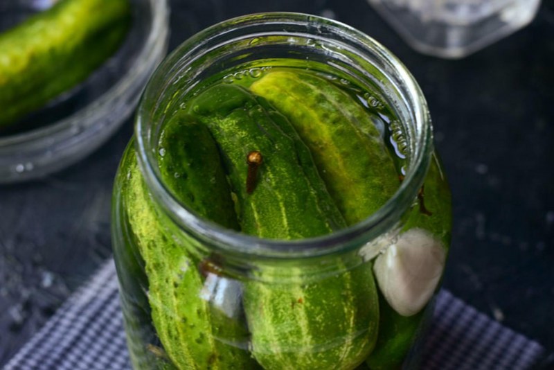 Огурцы под капроновой крышкой