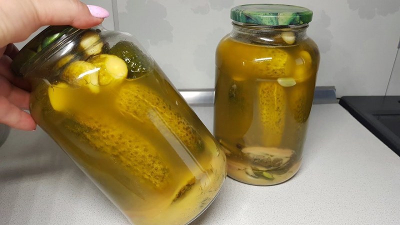 Огурчики консервированные