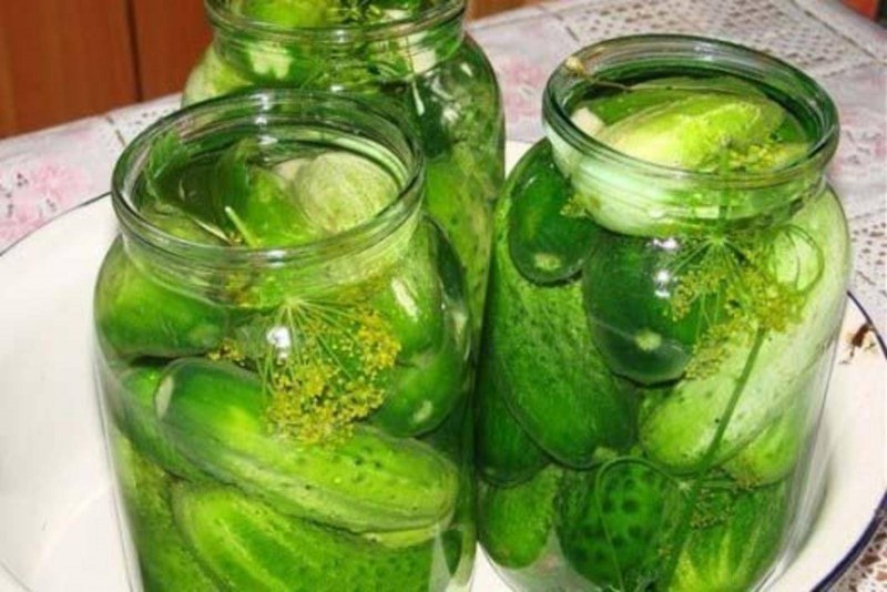 Огурцы в банке