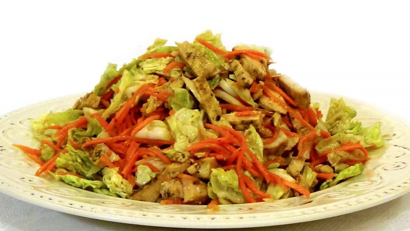 Салат с пекинской и курицей без майонеза
