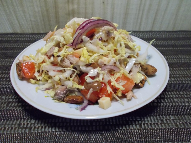 Салат с говядиной и пекинской капустой