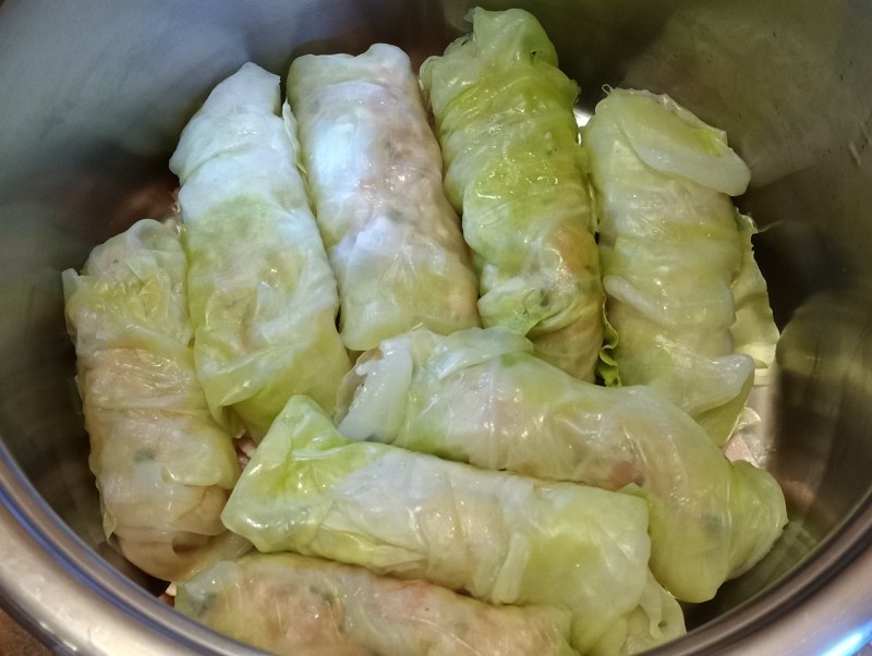 Салат из пекинской капусты с копченой курицей
