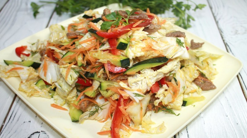Салат из пекинской капусты
