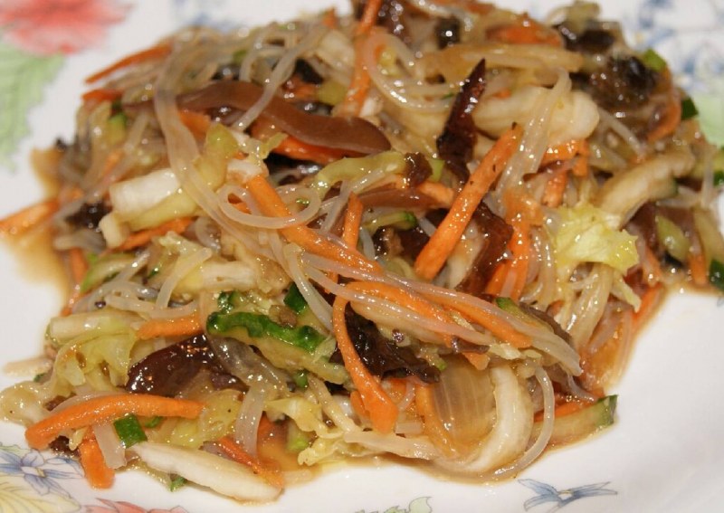 Вок фунчоза с курицей и овощами