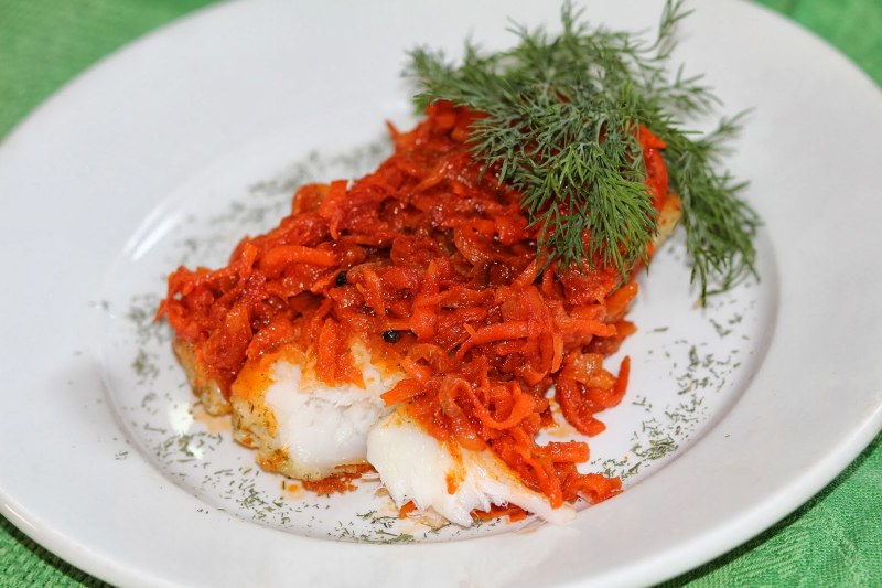 Треска под маринадом из моркови и лука