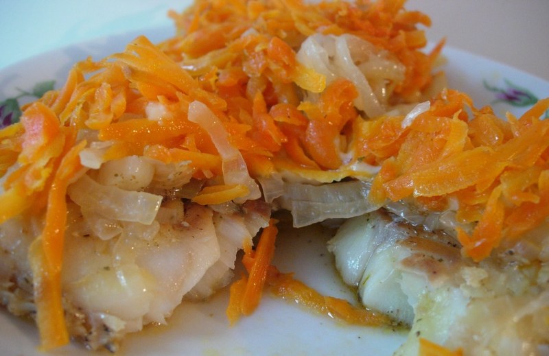 Рыба под маринадом из моркови и лука классический