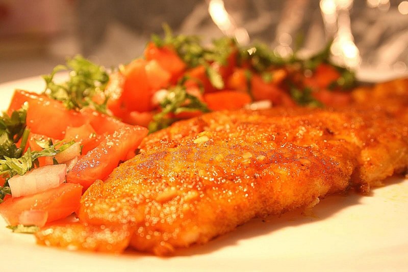 Рыба с рисом и тушеными овощами