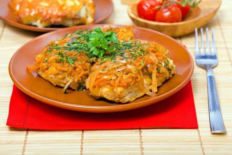 Минтай в духовке с морковью и луком