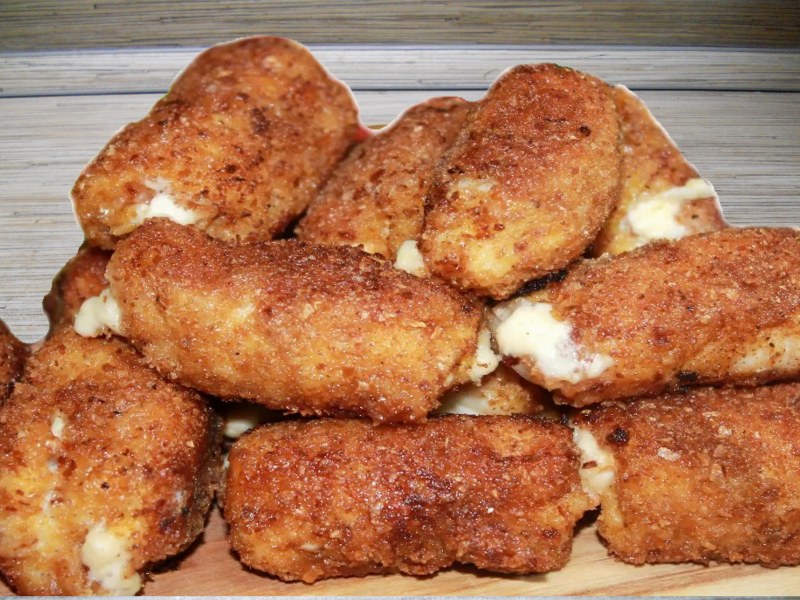 Куриные рулетики с сыром на сковороде