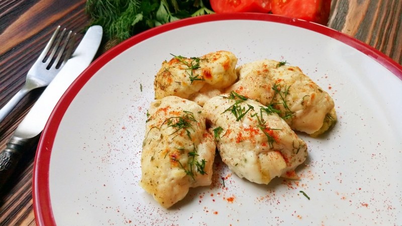 Рулетики из курицы в беконе в духовке