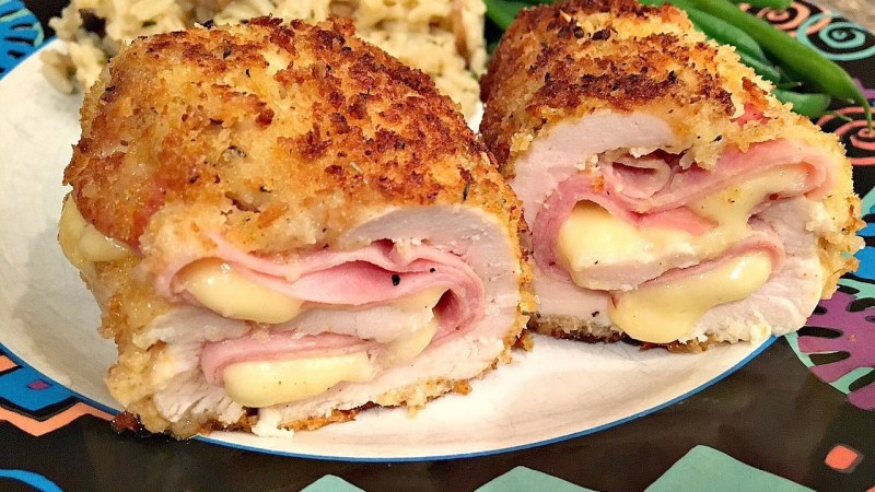 Мясные рулеты в сметанном соусе