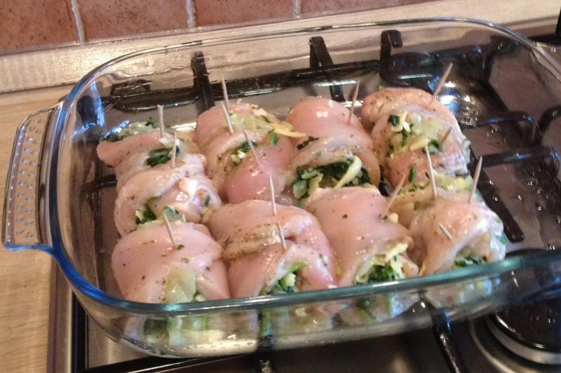 Рулетики из куриного филе с грибами