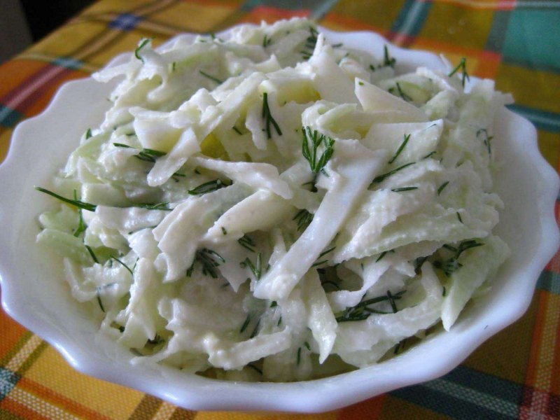 Салат из редиски и лука