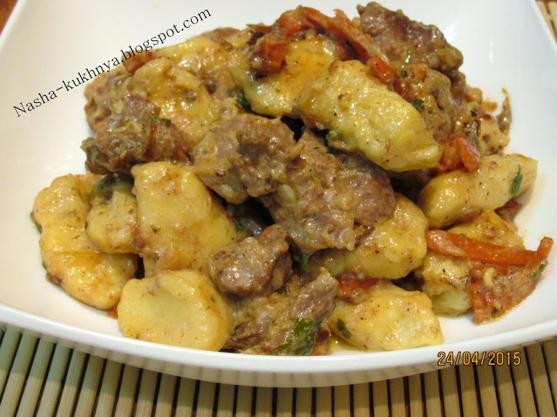 Жаркое с галушками и картофелем
