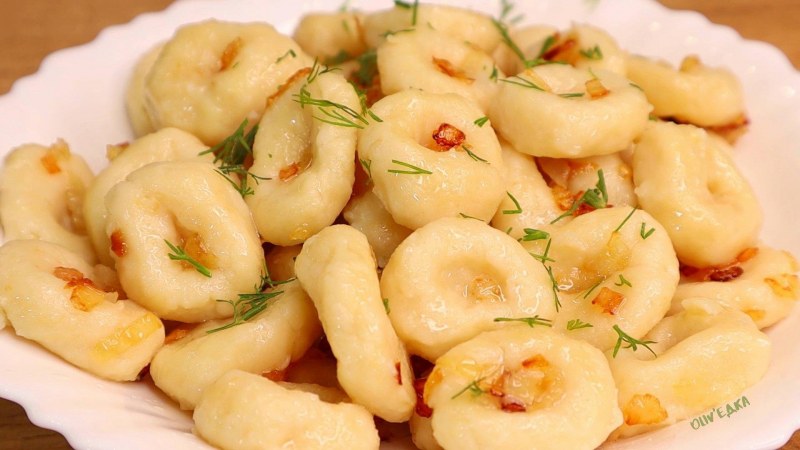Галушки с луком и морковью