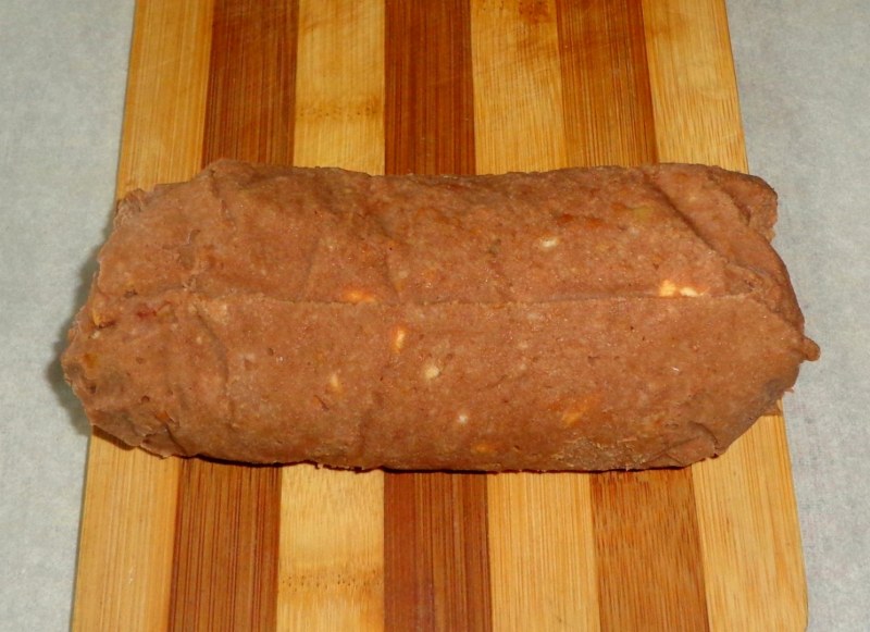 Сладкая колбаска с орехами