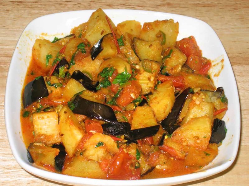 Овощное рагу с кабачками и баклажанами