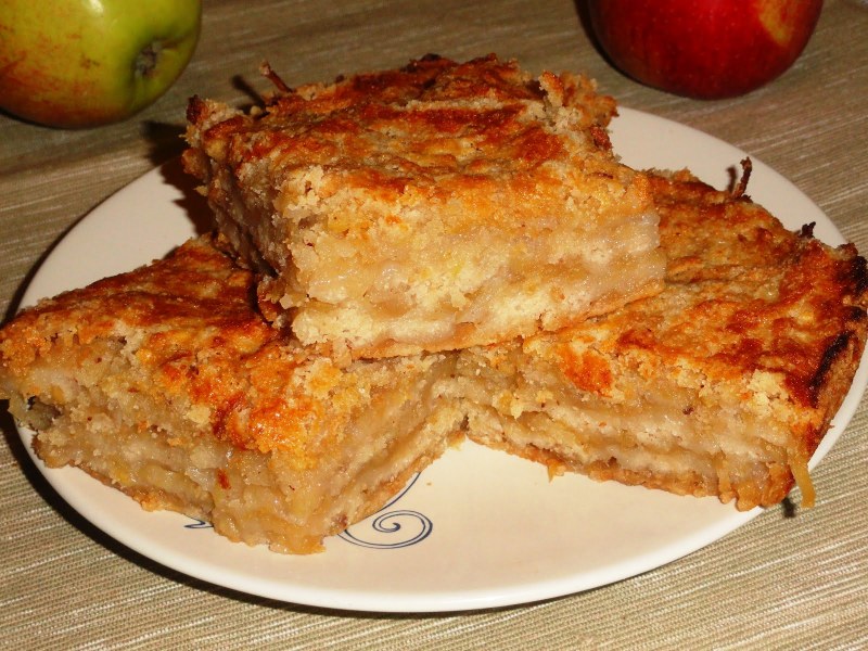 Болгарский насыпной яблочный пирог