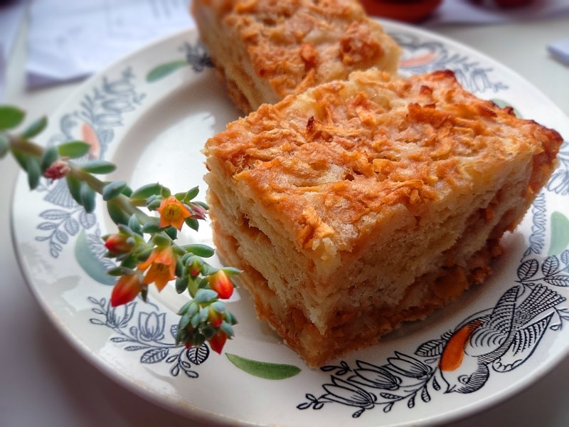 Болгарский яблочный пирог