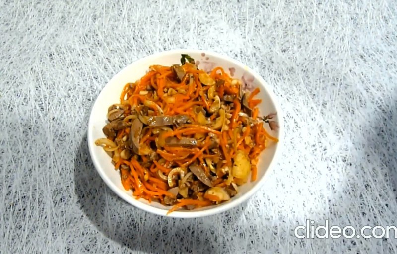 Легкий салат с корейской морковью