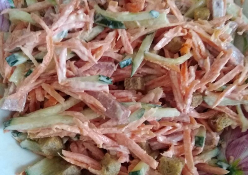 Салат из печени куриной с морковью и луком