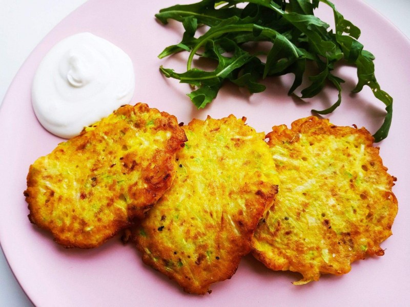 Оладьи из кабачков с куриной грудкой