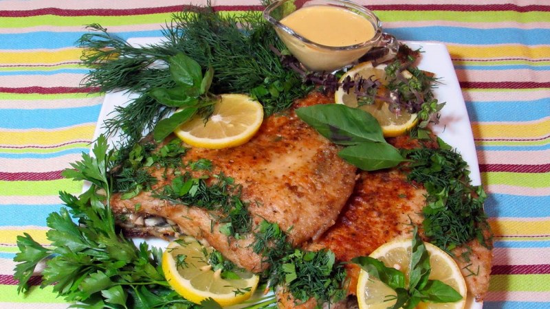 Дорадо фаршированная овощами