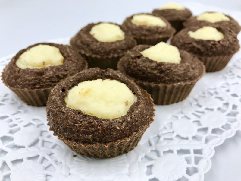 Маффины с шоколадной начинкой