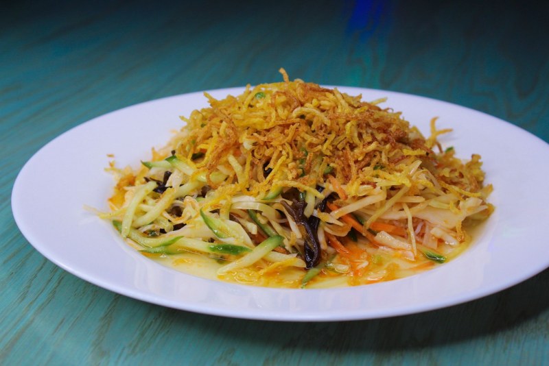 Салат мясной с картофелем Пай