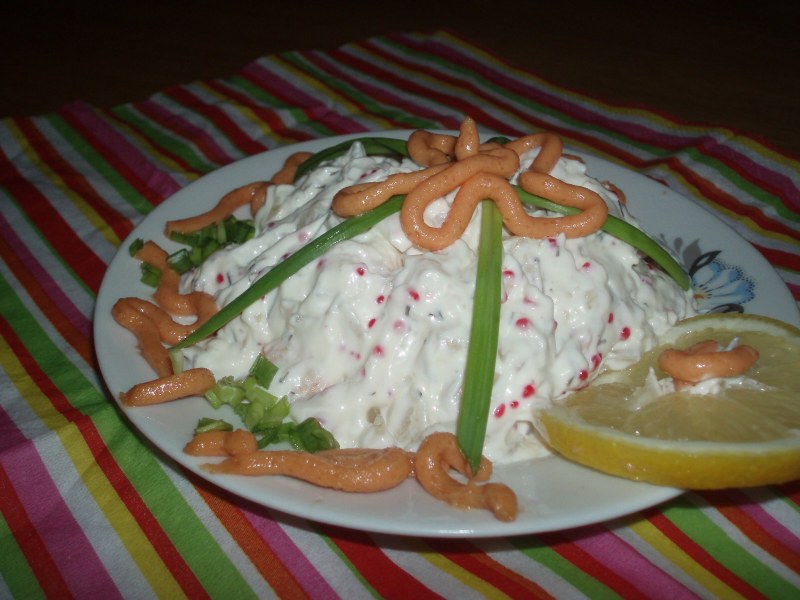 Салат морская Жемчужина с кальмарами