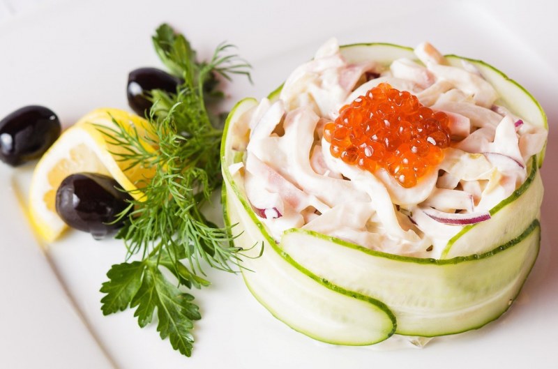 Испанский салат из морепродуктов