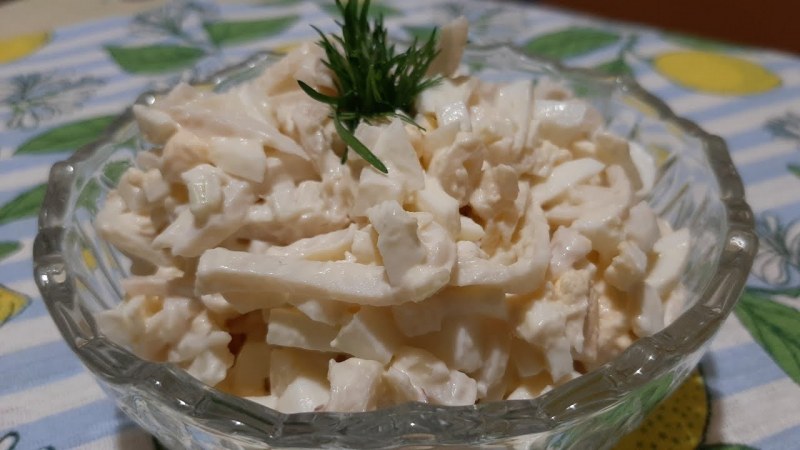 Салат с креветками и икрой