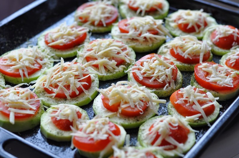Кабачки фаршированные с грибами и фаршем в духовке