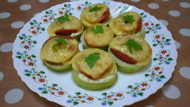 Кабачки с фаршем в духовке кружочками с помидорами и сыром