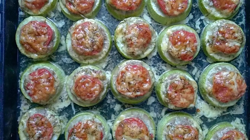 Кабачки с фаршем в духовке кружочками с помидорами и сыром