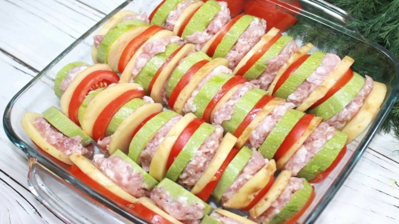 Кабачки с фаршем в духовке кружочками с помидорами и сыром