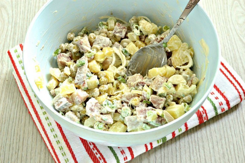 Салат с гусиной грудкой
