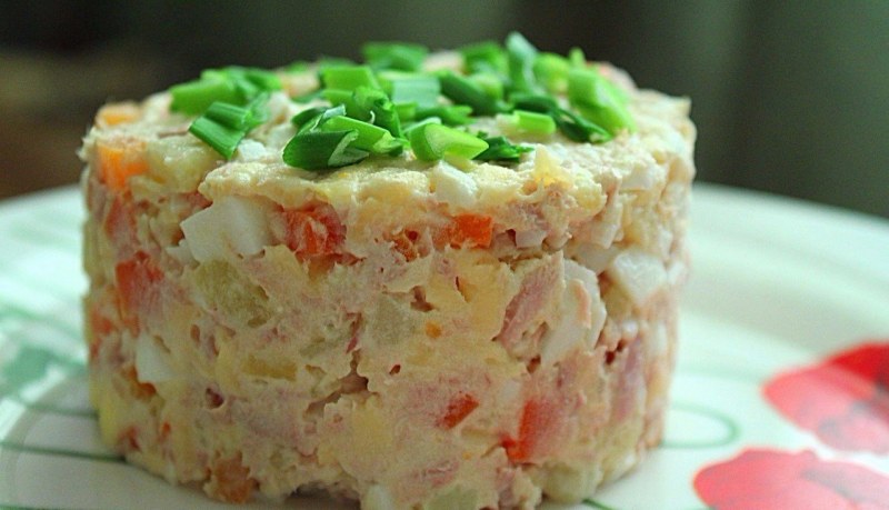 Салат с горошком и картофелем