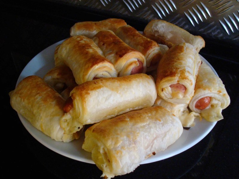 Пироги с сосисками
