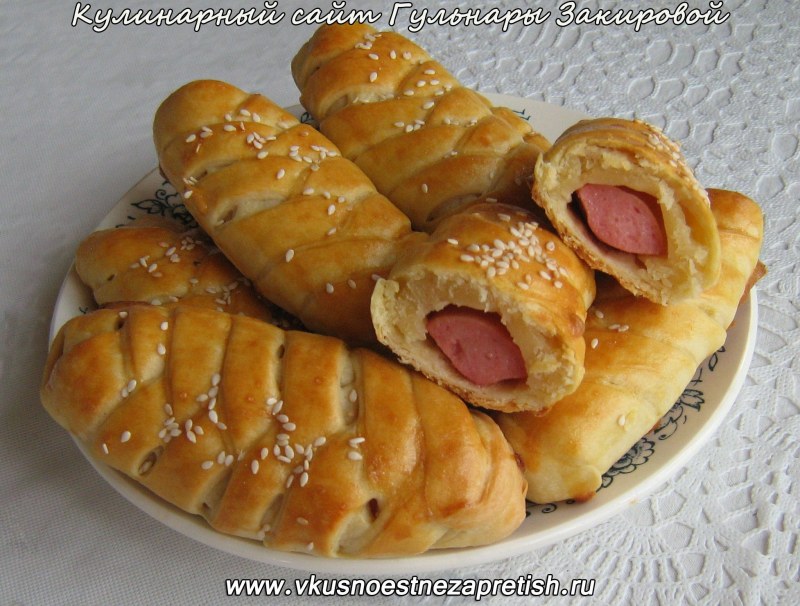 Слойка с сосиской