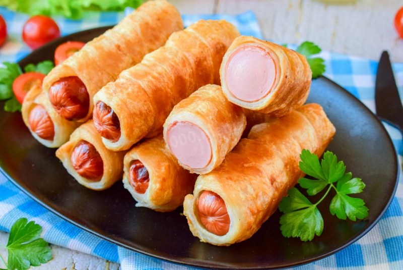 Мини сосиски в тесте из слоеного теста