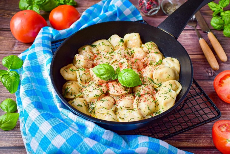 Жареные пельмени с сыром