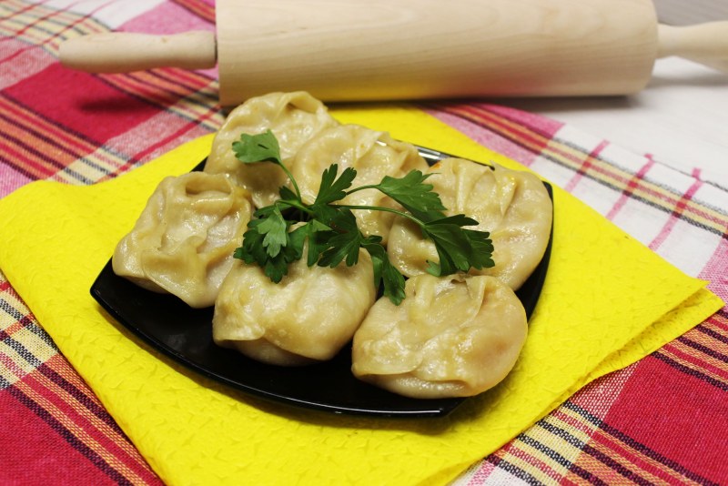 Манты с бульоном