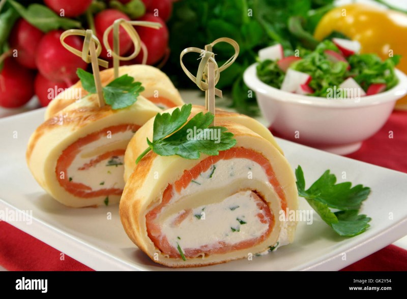 Блинные рулетики с красной рыбой и сливочным сыром