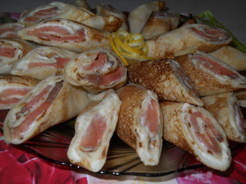 Блинчики с лососем
