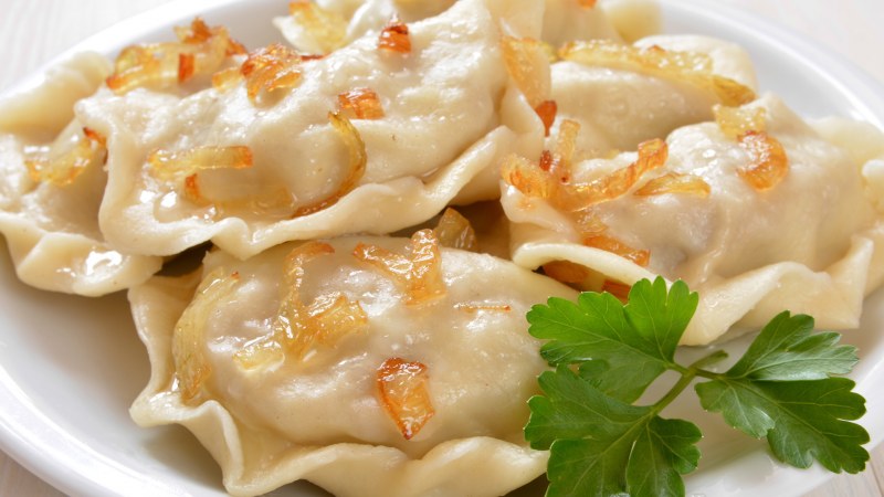 Вареники со шкварками