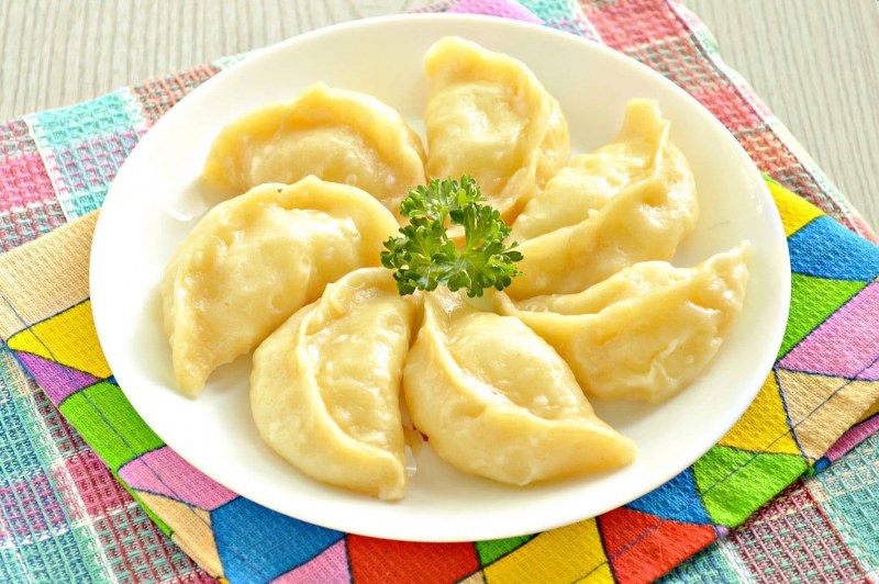 Вареники с картошкой и сметаной