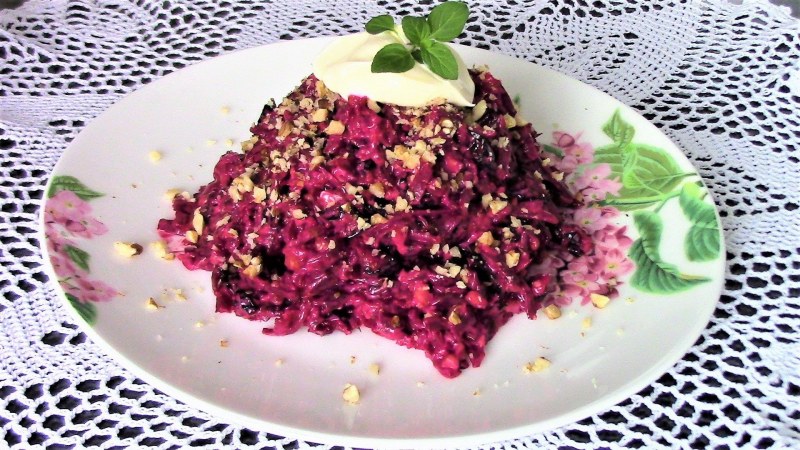 Салат свекла с изюмом