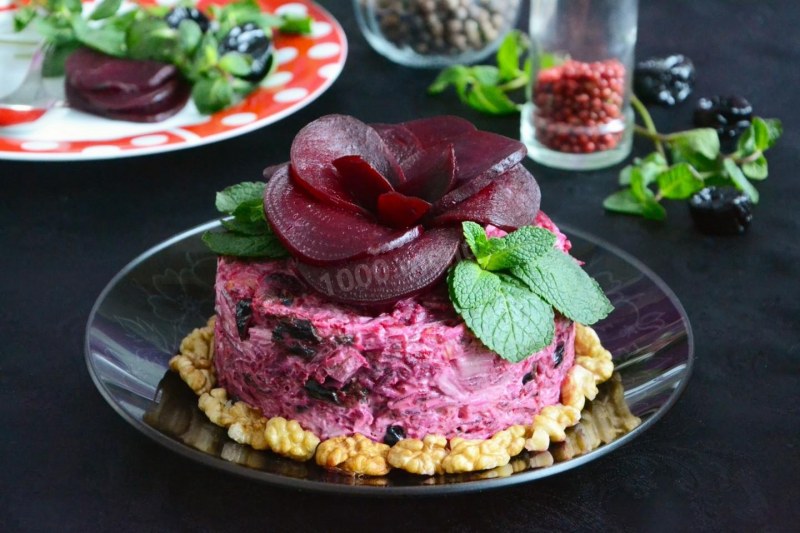 Салат с гранатом и курицей