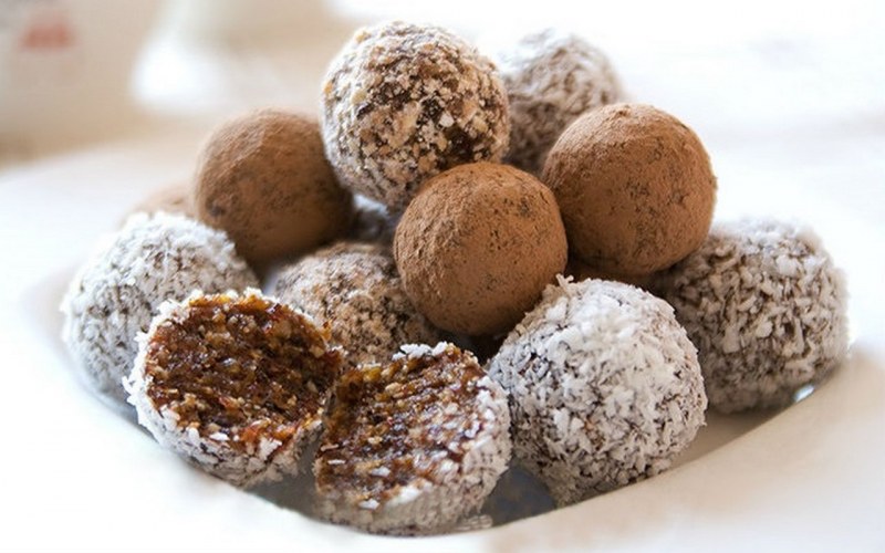 Шоколадные конфеты с кокосовой стружкой